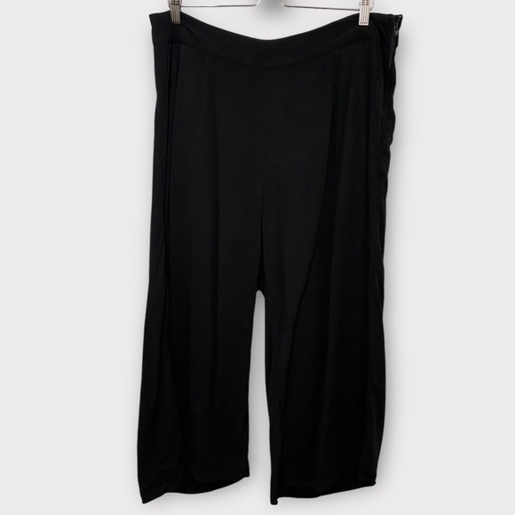 Torrid Black Cropped Wide Leg Pants Size 14 Item# 1029522 - Picture 1 of 7